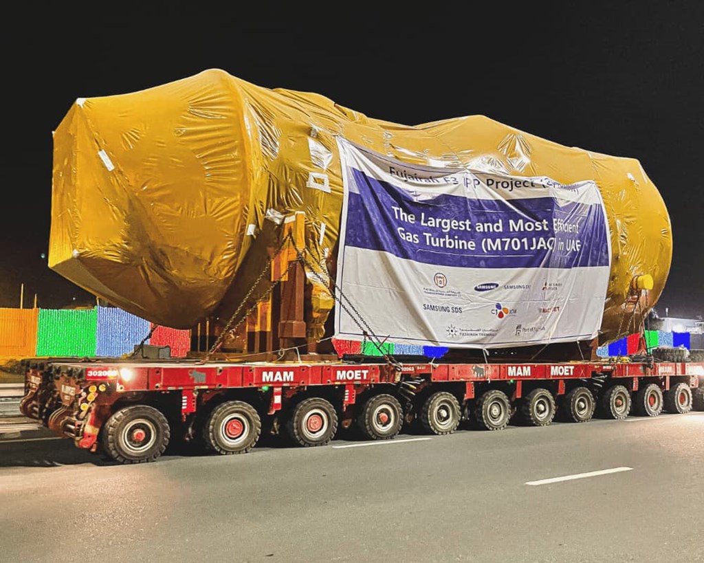 https://www.mammoet.com/siteassets/05-case-study/2022/11.22-engineered-transport-and-lifting-expertise-boosts-uae-power-output/mammoet-transports-gas-turbine-in-uae.jpg?width=1024